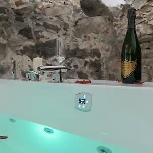 vieux-lyon.hotels-rhonealpes.com/